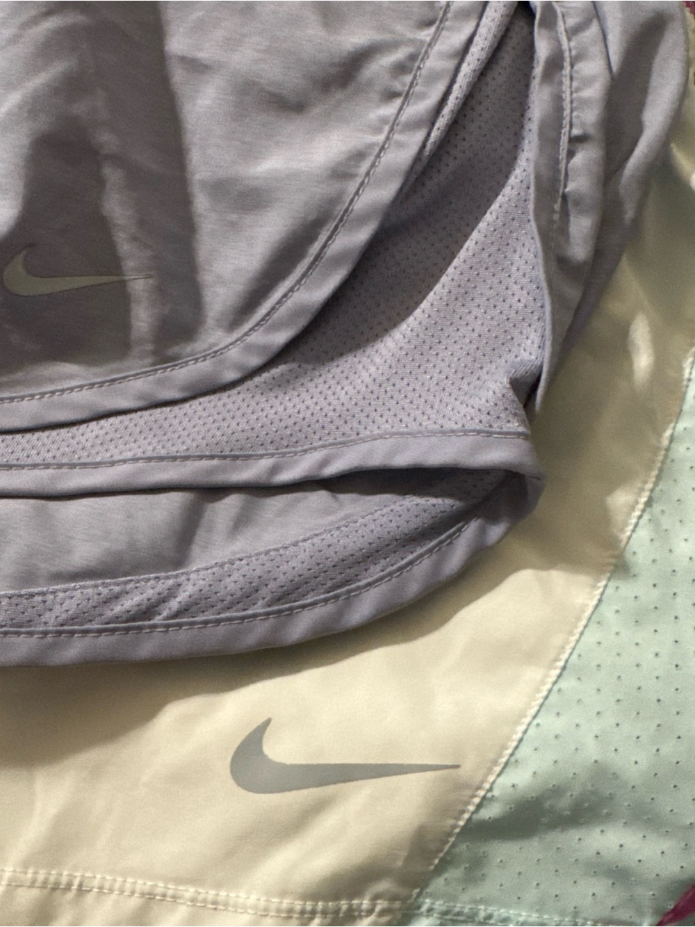 NIKE WOMENS XL LOT OF TWO ATHLETIC RUNNING SHORTS EUC
